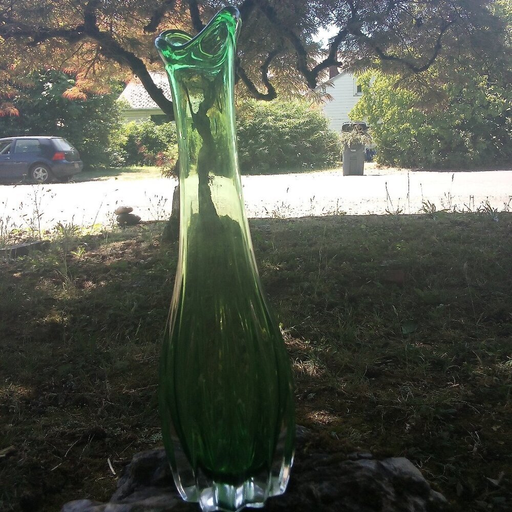 Vintage MCM Swung Vase Green 10" - Picture 2 of 5